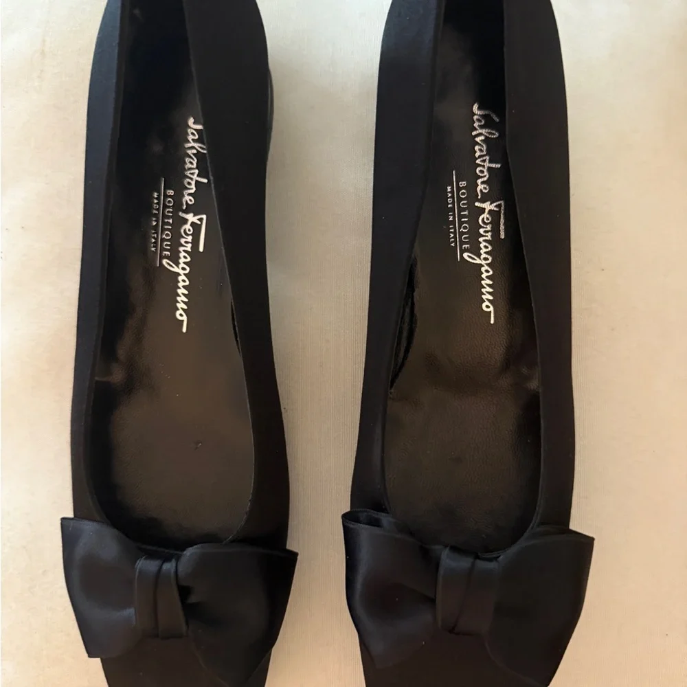 Salvatore Ferragamo Black Flats with Bow - Picture 4 of 8